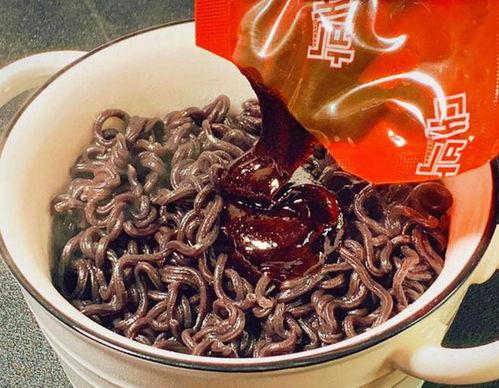 鬼椒面吃瓜,一场舌尖上的麻辣盛宴