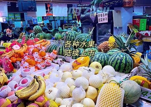 郑州买瓜群众吃瓜,夏日街头吃瓜文化盛况