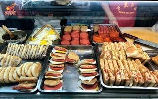 河北传媒学院食堂吃瓜,瓜果飘香，美食共享的校园时光