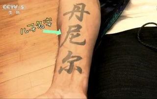 纹身现场吃瓜,吃瓜群众围观一幕