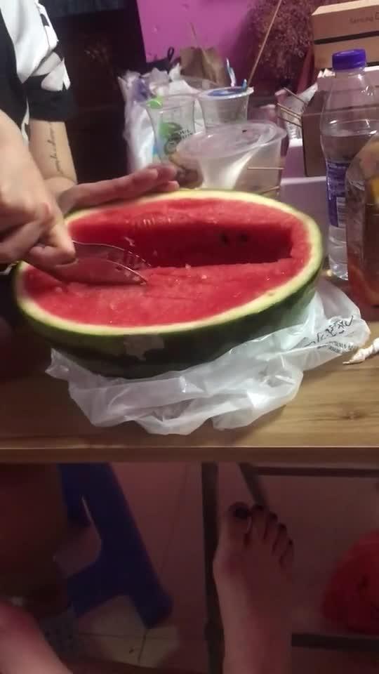 宿舍吃瓜女,揭秘校园生活里的八卦风云