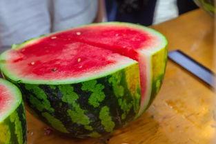 武汉高校吃瓜事件,揭秘校园网络舆论风波